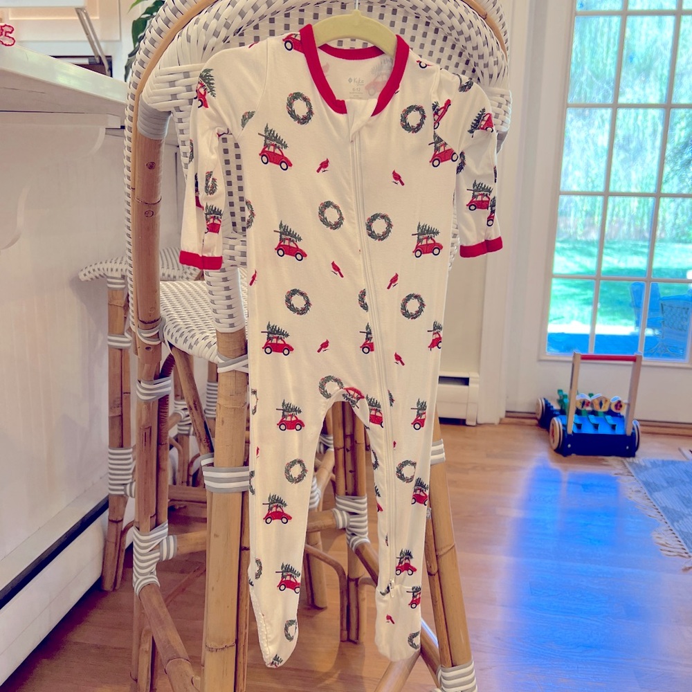 Kyte Baby holiday Christmas zipper footie bamboo pajamas, size 6-12 months, EUC